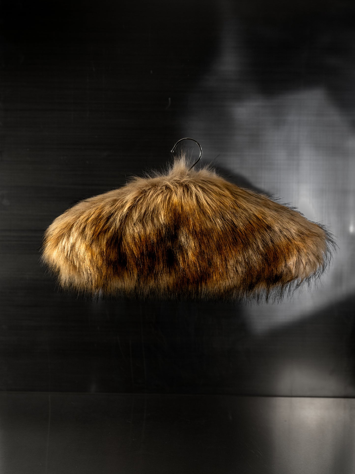 trophy hanger - coyote natural