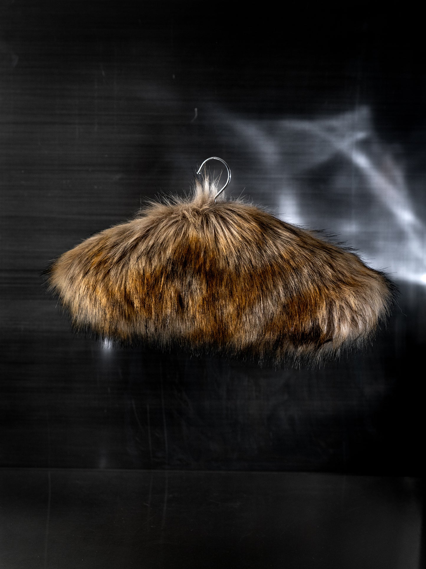 trophy hanger - coyote natural