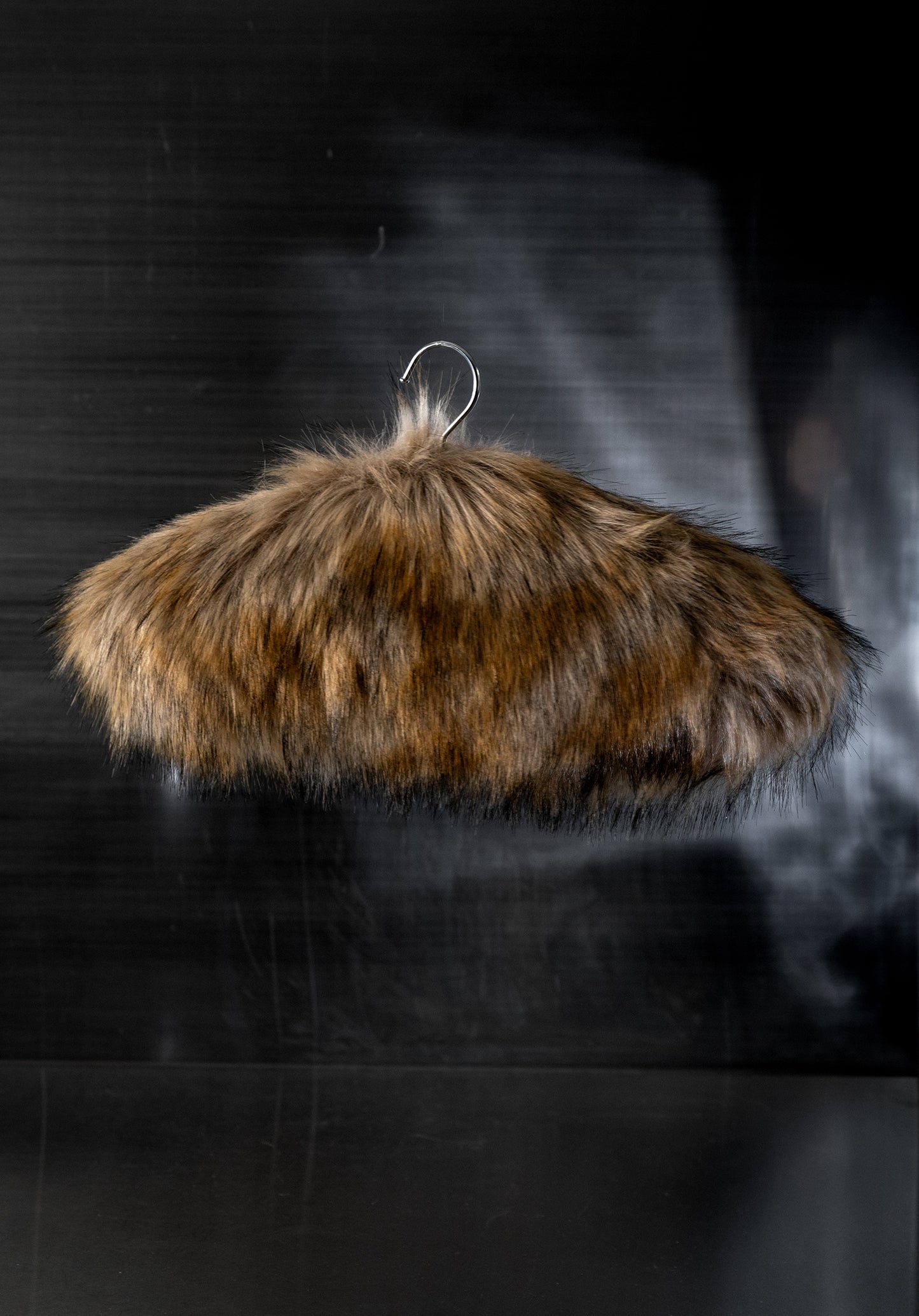 trophy hanger - coyote natural