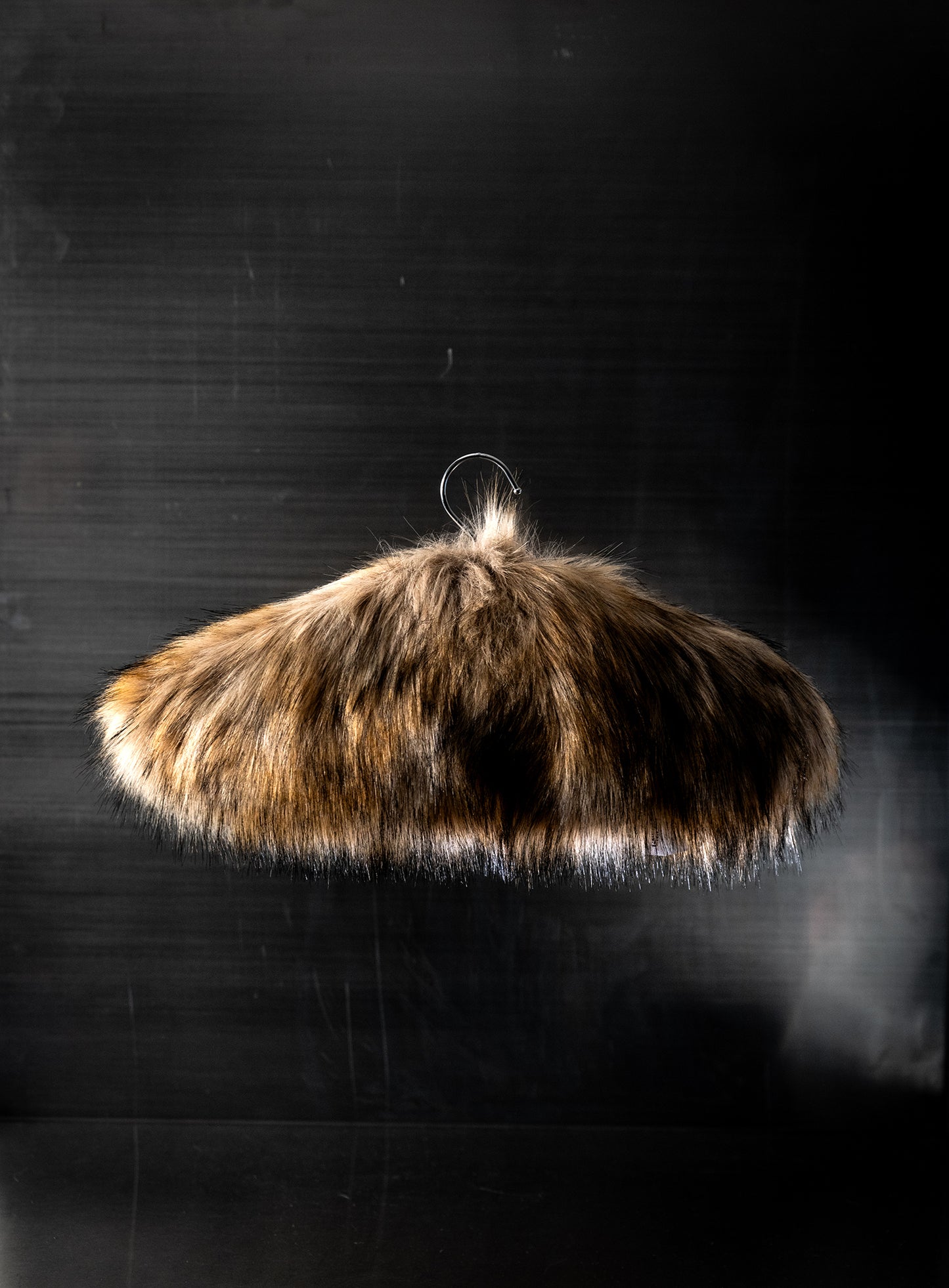 trophy hanger - coyote natural